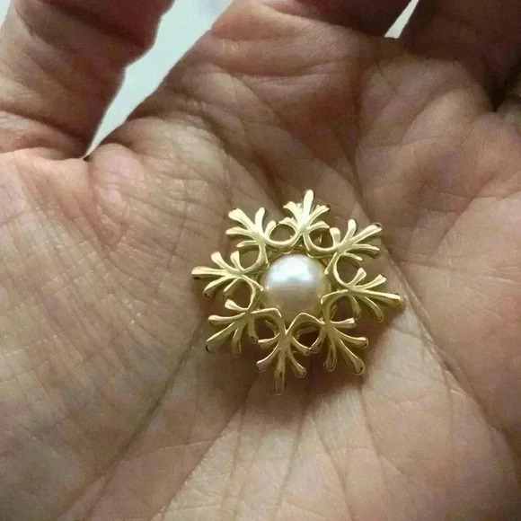 Snowflake❄️ Hollow Pendant - Picture 9 of 9